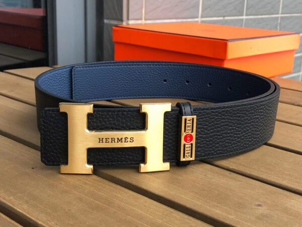 Thắt lưng Hermes được làm từ chất liệu mạ vàng